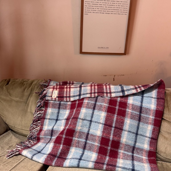 Huge 80 by 72 heavyweight vintage Mexican blanket knit acrylic blend by Carmate - Picture 6 of 8